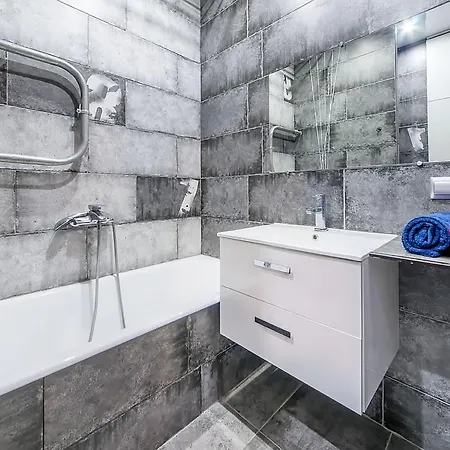 Квартира Возле М Грушевка И В 5 Мин От Жд Вокзала Apartament